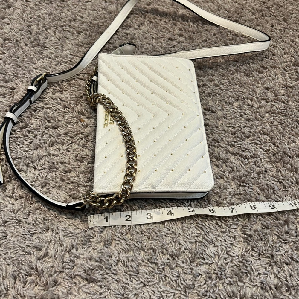 Victoria's Secret White Quilted Crossbody with Gold Chain - Picture 5 of 8